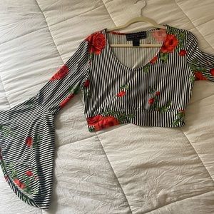 Super soft floral cropped top with flowy sleeves!